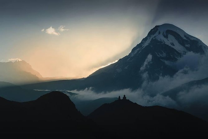 3-Day Hiking Group Tour in Kazbegi - Day one: Ananuri, Juta, and Chaukhi Pass