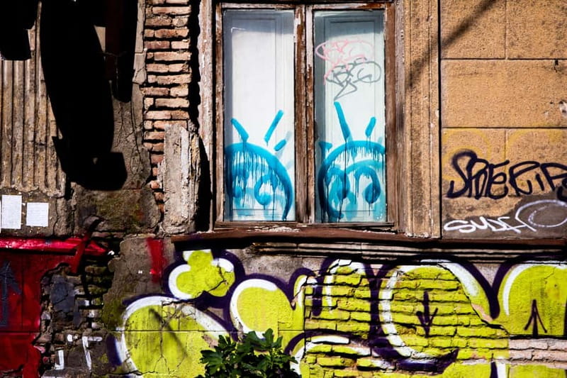 3 Faces of Tbilisi - The new, the old and the alternative - Churches, kings, and the Metekhi view