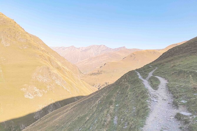 5-Day Horse Riding Tour in Caucasus - The horses, guide, and safety approach