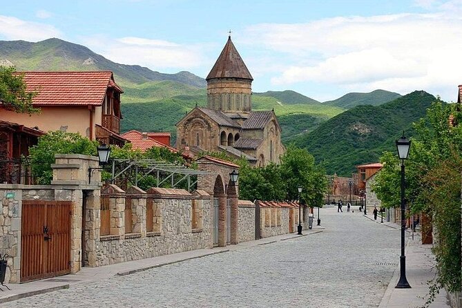 Ancient Georgia Group Tour: Mtskheta,Jvari, Gori, Uplistsikhe - Lunch before the rock-cut town