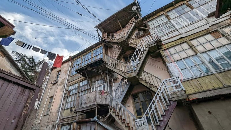 Beyond the Old City: Tbilisi's Hidden Gems Walking Tour - Orbeliani Plaza and the city’s changing face