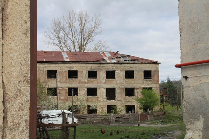 Chiatura. Soviet Past in the present. + Katskhi pillar - What the private guide adds