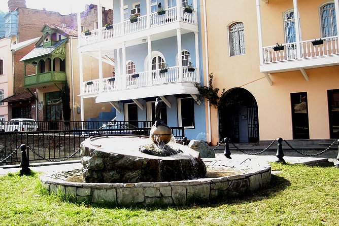 Classic Tbilisi Walking Tour - Guide quality can make or break the morning