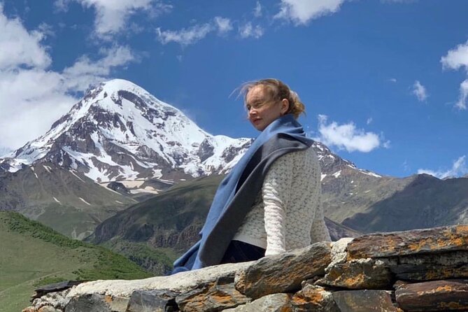 Day tour to mountains Jinvali lake, Ananuri, Kazbegi, Arch friendship - Key points at a glance