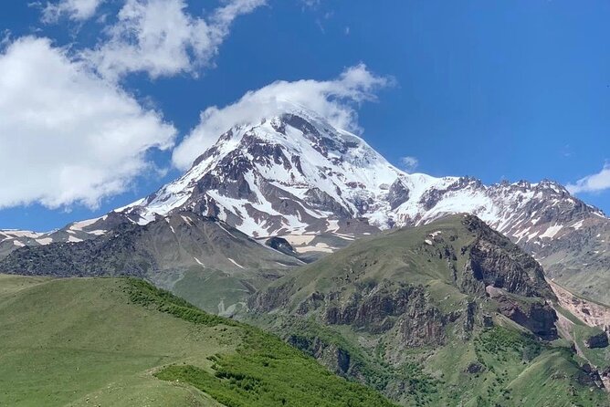 Day tour to mountains Jinvali lake, Ananuri, Kazbegi, Arch friendship - Ananuri Fortress beside the water