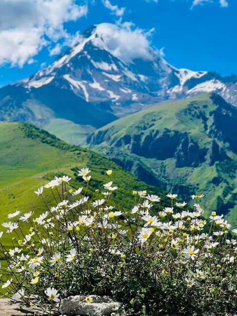 From Tbilisi: Day Trip to Kazbegi - Five details that shape the day