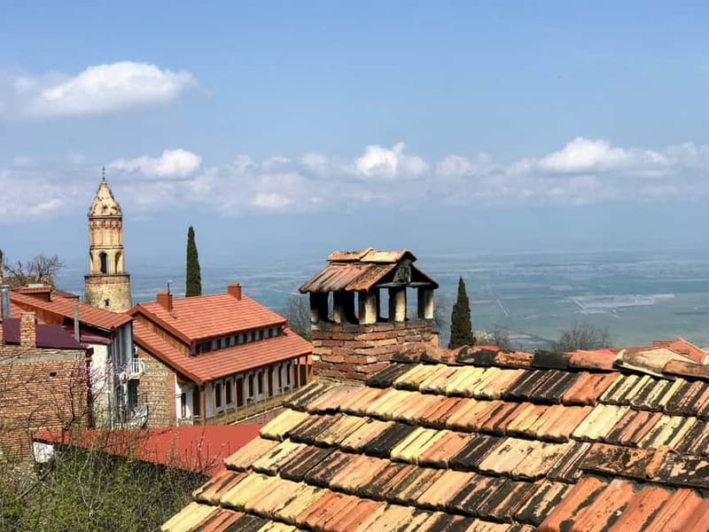From Tbilisi: Gareji, Rainbow Mountains, Bodbe & Sighnaghi - Lunch, local food, and the long return