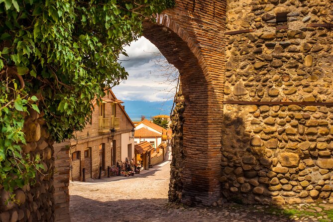 From Tbilisi Magical Kakheti – Sighnaghi, Bodbe & Chronicles Tour - Walking the Sighnaghi walls takes effort
