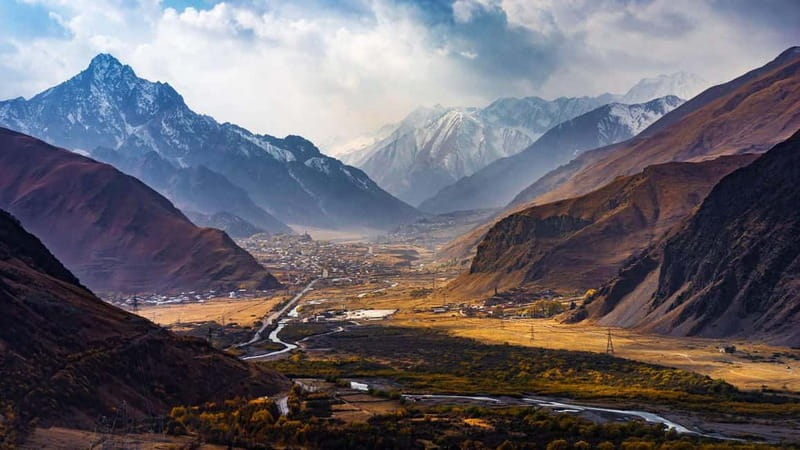 From Tbilisi to Kazbegi, Ananuri, Gudauri & Gergeti - The honey and wine stop: a tasty break with a local angle