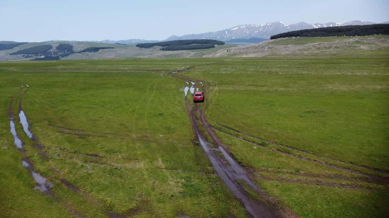 From Tbilisi: Tsalka Hills Off-Road Jeep Tour with BBQ - Learning to handle a 4x4 on rough tracks
