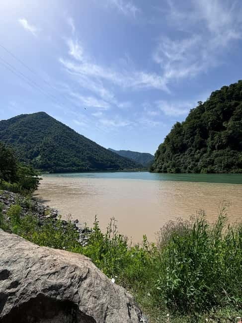 Full Day Tour from Batumi to Waterfalls - Guides, Vehicles, and the Quality of the Day