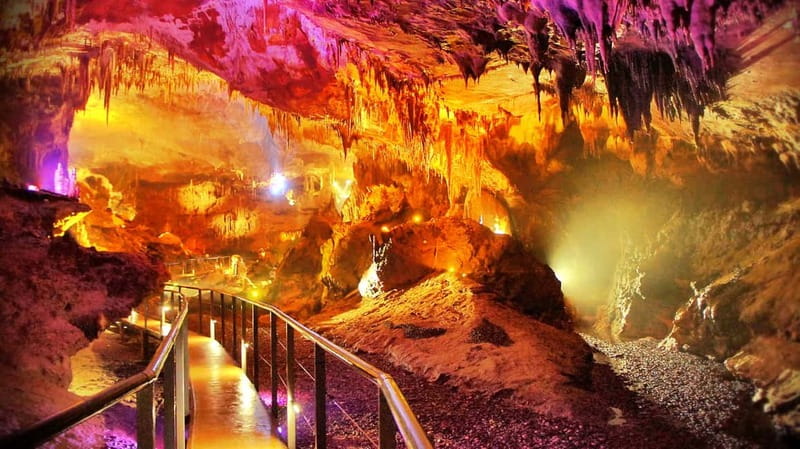 Gelati Momastery, Prometheus Cave, Sanatoriums and winetour - Prometheus Cave: the most polished natural stop