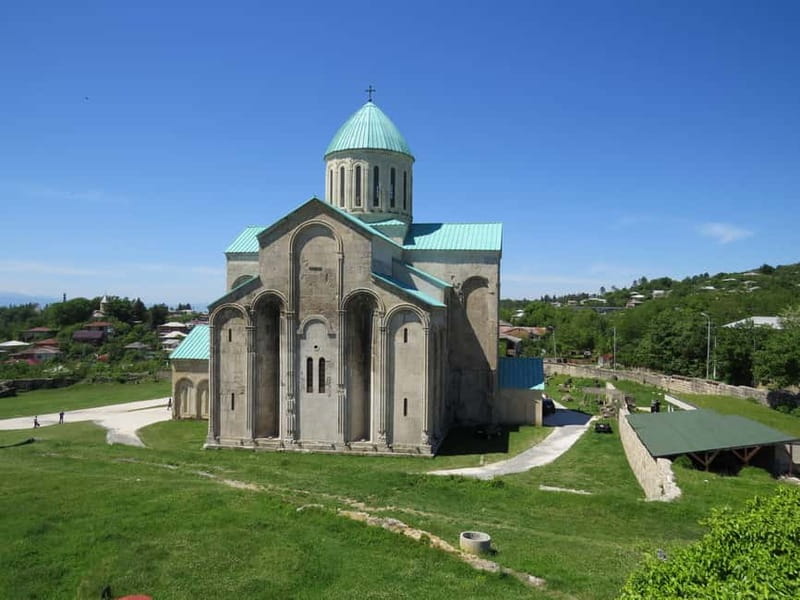 Gelati Momastery, Prometheus Cave, Sanatoriums and winetour - Gelati, Bagrati, or Motsameta: check the first stop