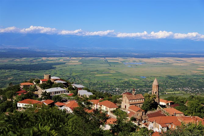 Highlights of Georgia 8 day & 7 night - Day 4: Estates, cathedrals, and the road north