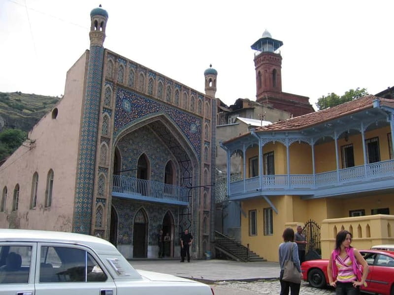 Historical walking tour of Tbilisi - Starting beside the Falcon and Pheasant Fountain