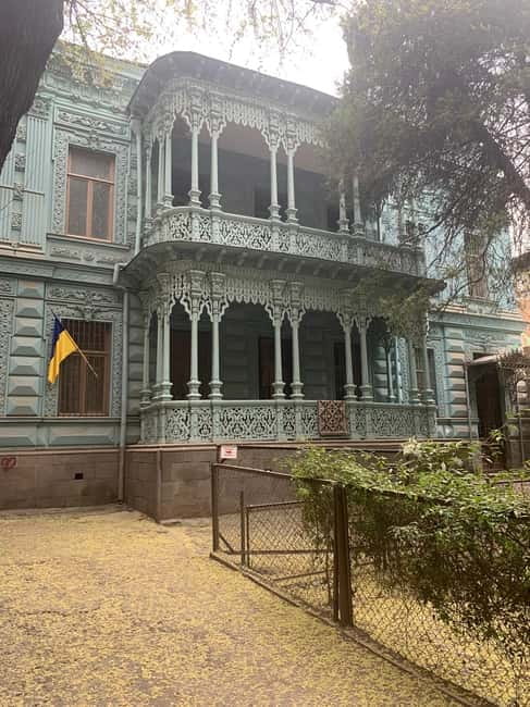 Historical walking tour of Tbilisi - Meidan Bazaar, Sharden Street, and the small details