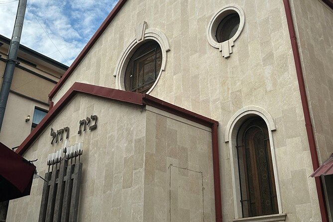 Jewish Heritage Walking Tour with Kosher Wine Tasting - Who should book this experience?
