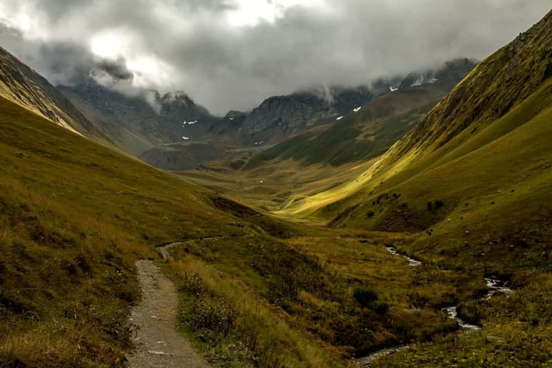 Juta: One Day Trip Hiking Towards Chaukhi Mountains - Transport, lunch, and guide quality