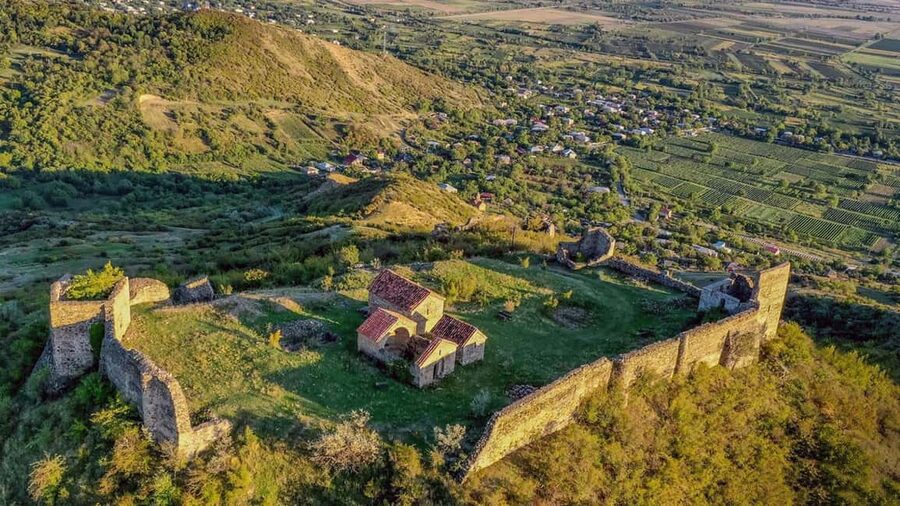Kakheti: wine region and free wine tasting - Badiauri Brings Bread Straight From the Oven