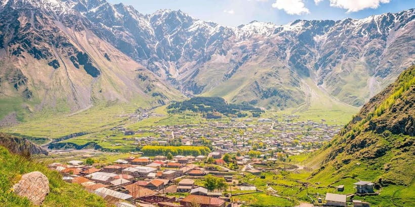 Kazbegi and Gudauri Mountain Area Private Tour From Tbilisi - Stepantsminda and the road toward Kazbegi