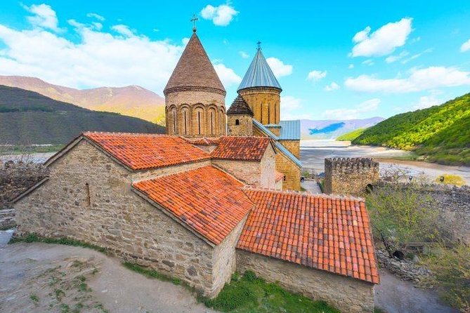 Kazbegi Full-Day Private Tour with Scenic Stops from Tbilisi - The guides make the biggest difference