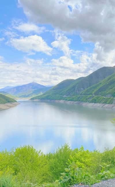 Kazbegi & Gudauri: Must-See Mountains from Tbilisi - Guides can make a low-cost tour feel personal