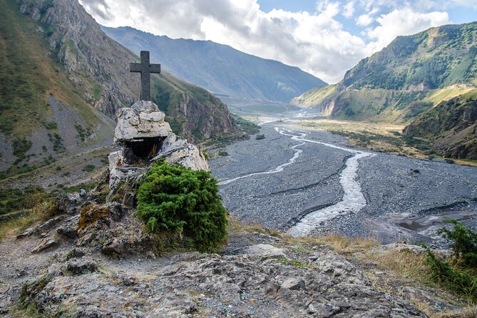 Kazbegi - Half Day Private Tour to Dariali Gorge & Waterfalls - Tsdo, a village of five people