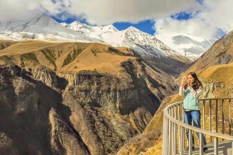 Kazbegi, Stepantsminda, and Gudauri Tour - Ananuri Fortress and Its Carved Churches