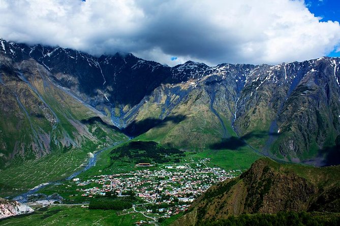 Kazbegi Tour (Group) - Jinvali Reservoir, a quick stop with a dramatic color