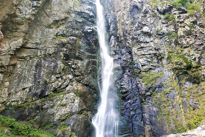 Kazbegi Tour with Gergeti Church, Waterfall Hike & Hidden Gems - Ananuri Castle and the Black and White Aragvi