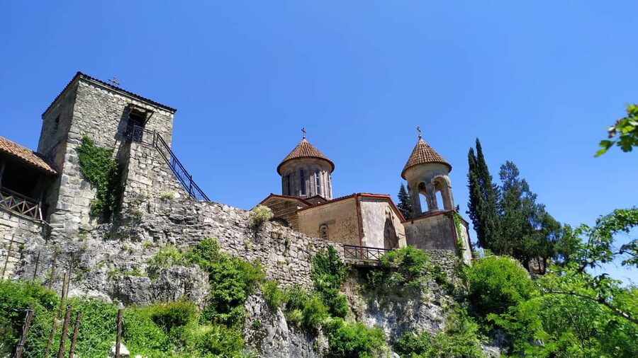 Kutaisi: Bagrati, Gelati, & Motsameta Monastery Guided Tour - Should you book the Kutaisi monastery tour?