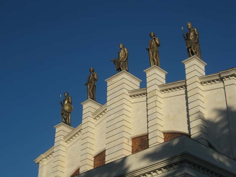 Kutaisi: Cultural Walking Tour - What the guides add to the walk