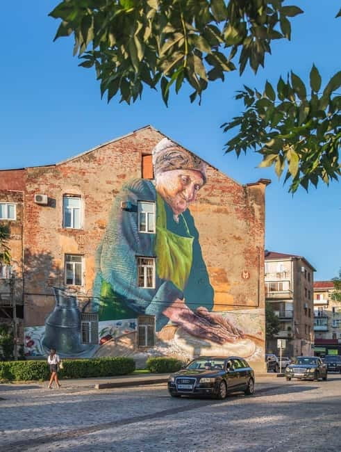 Kutaisi: Historic Walking Tour with Guide, 3 Hours - Opera, Drama, cinemas, and the city’s creative side