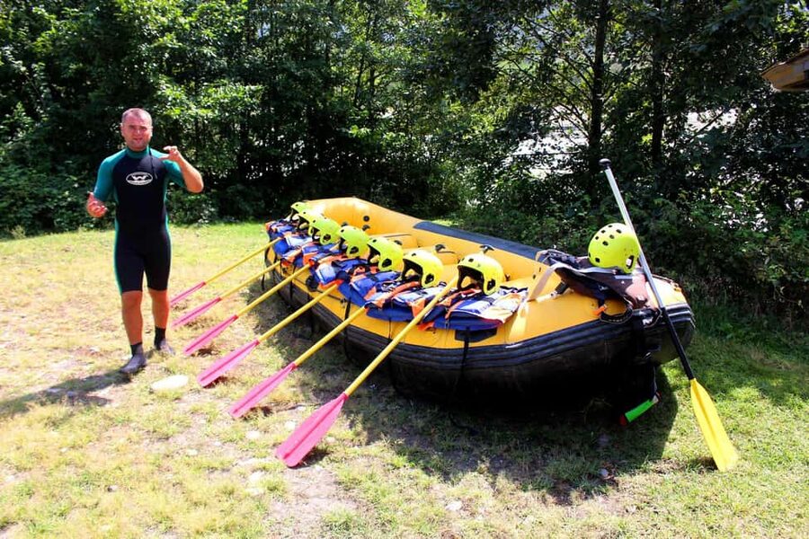 Kutaisi: Rioni River Rafting Tour with Transfer - Three hours on a 16-kilometer route