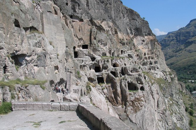 LEGENDARY PLACES OF GEORGIA: VARDZIA, BORJOMI, RABAT.( Group Tour) - The guide and the language question