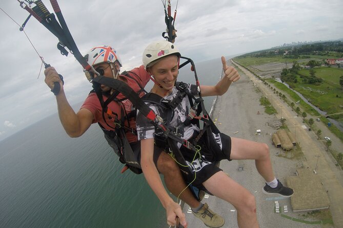 Paragliding tandem flights in Georgia - The landing and the end of the outing