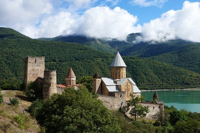 Private day Tour from Tbilisi to Kazbegi and Gudauri - The ride back and the practical value of a private driver