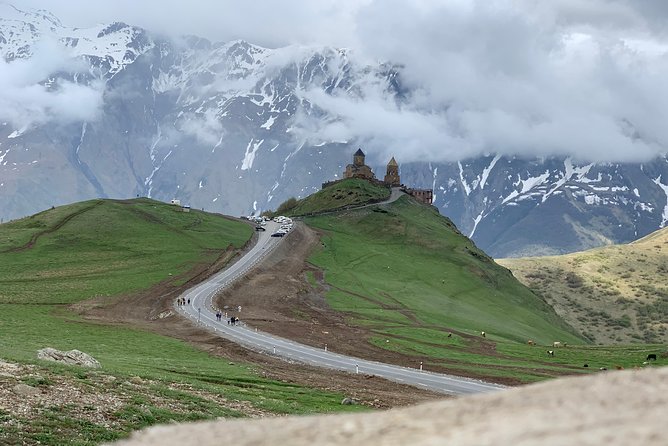 ️Private Full-Day Tour to Mtskheta and Kazbegi(stepantsminda) from Tbilisi - What the private car and guide add