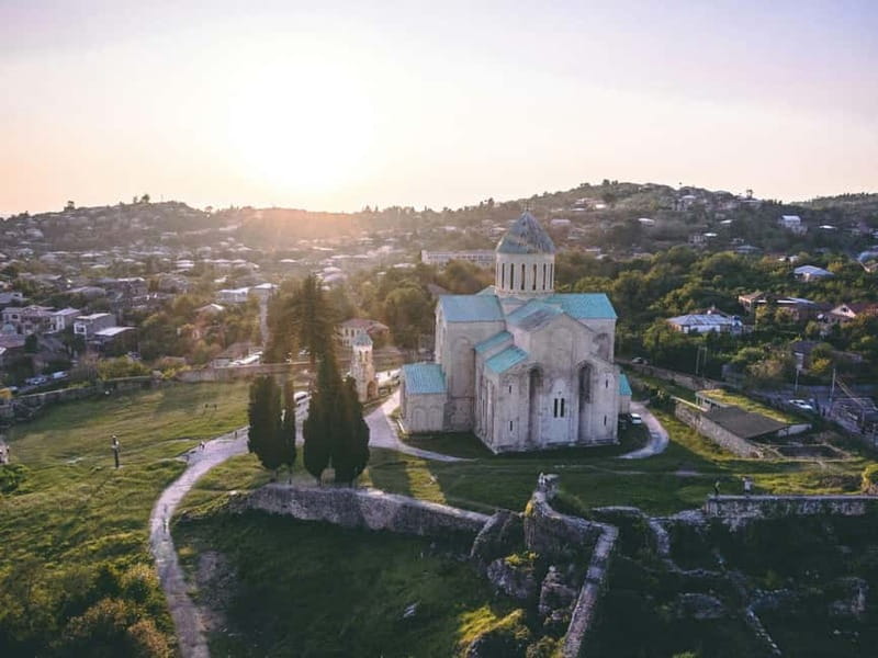 Private tour from KUTAISI: Bagrati, Gelati and Motsameta - The meeting point deserves extra attention