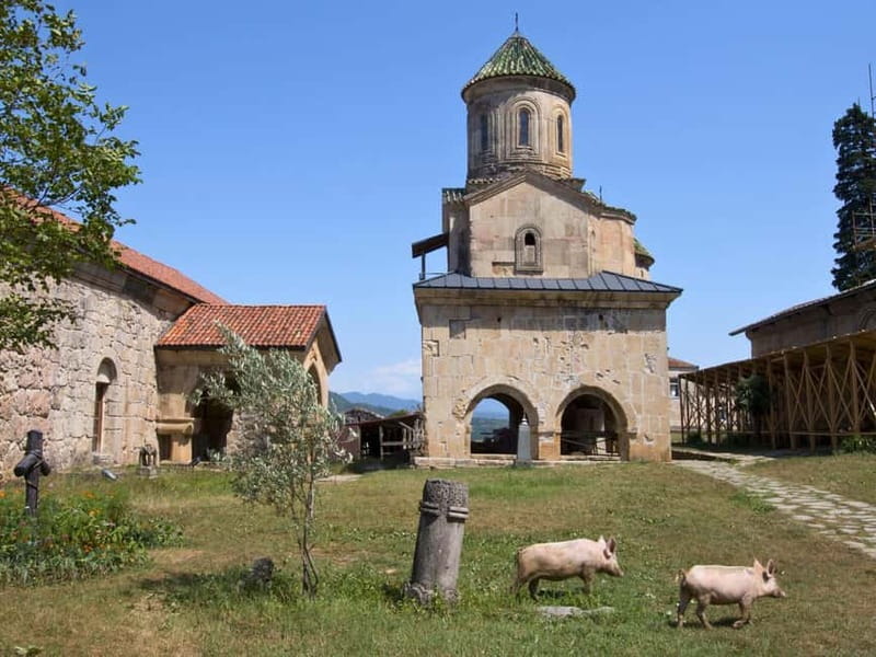 Private tour from KUTAISI: Bagrati, Gelati and Motsameta - How the guiding may work in practice