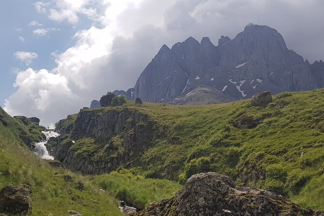 Private two days (one night) tour to Kazbegi and Juta with hikes - via Mtskheta. - The first question: Kazbegi hiking or Gudauri skiing?
