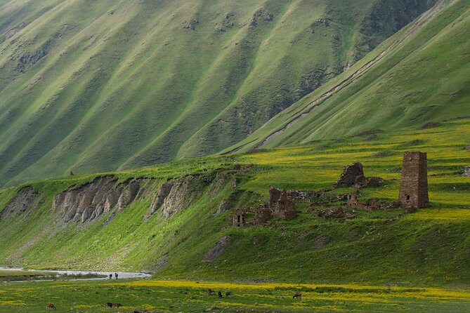 Round-Trip Bus Transfer to Truso Valley from Kazbegi - The 30 to 40 minute ride to Okrokana