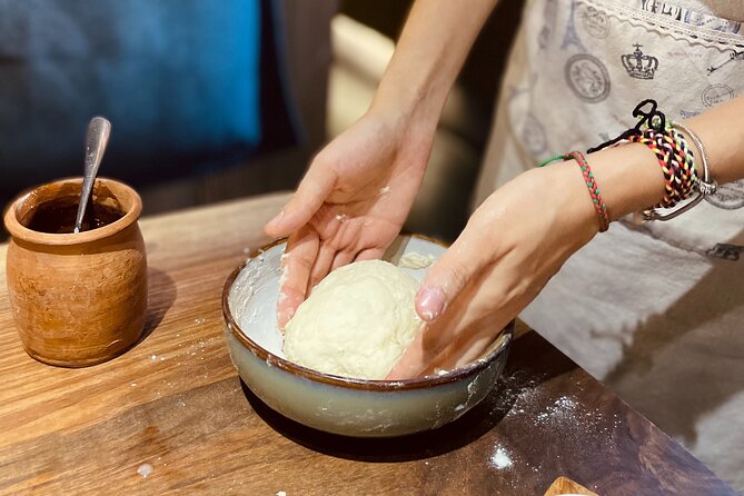 Small-Group Khinkali and Khachapuri Cooking Class in Tbilisi - What the two-hour schedule really feels like