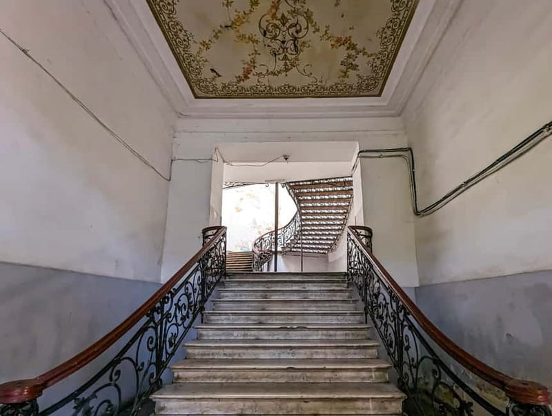 Sololaki - Urban Legends Walk of Bourgeoisie & Haunted Flats - The Guide Makes the Difference