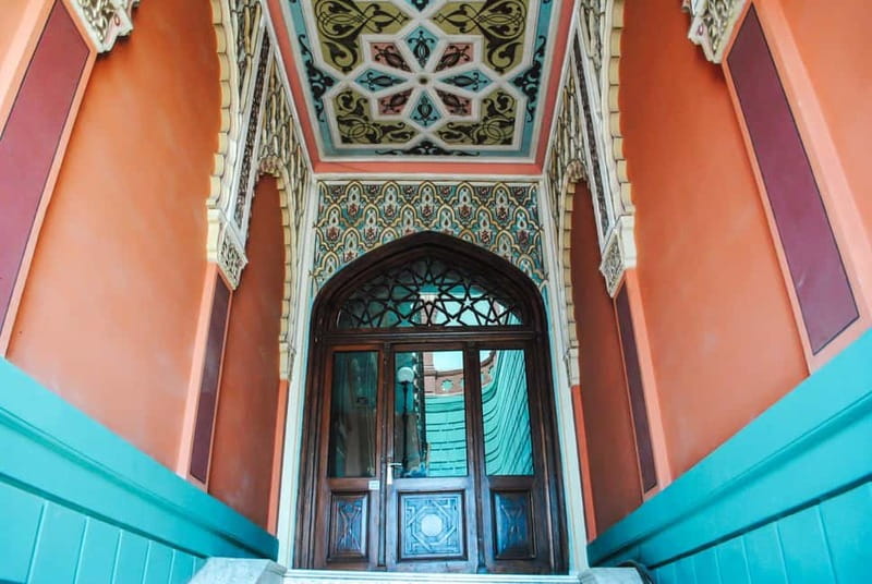 Sololaki - Urban Legends Walk of Bourgeoisie & Haunted Flats - From Freedom Square Into Sololaki