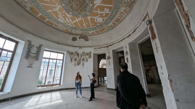 Tbilisi: Abandoned Cinema Tour - Meeting the Guide Near Tbilisi’s Metro