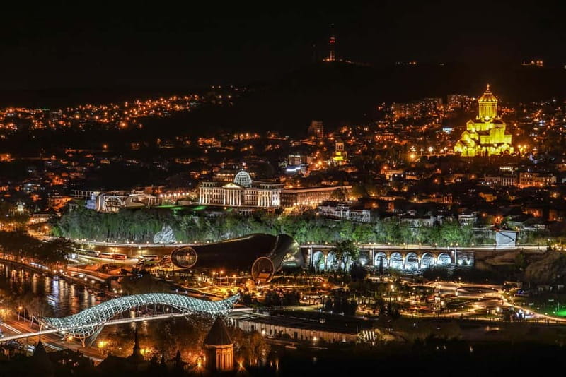 Tbilisi at Night: 2-Hour Express Guided Tour With Tastings - Meeting your guide and setting the pace
