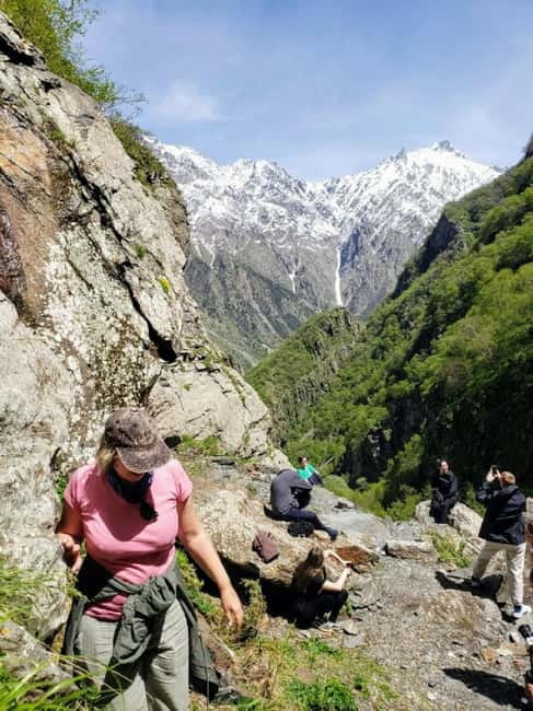 Tbilisi: Caucasus Mountains Private Trip with a Local - Stepantsminda and the local 4WD to Gergeti