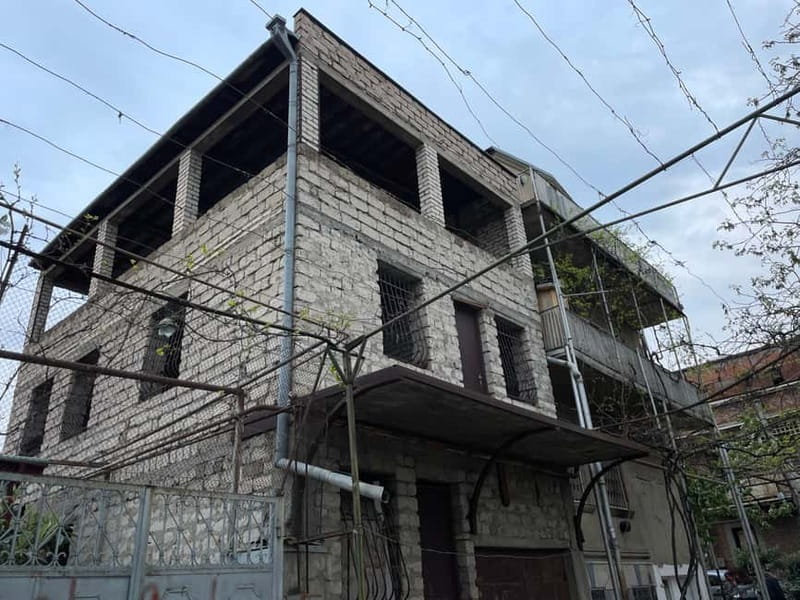 Tbilisi: Crime Stories & Hidden Tales Walking Tour - The 90-Minute Length and Walking Pace