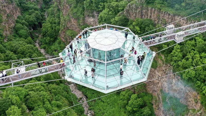 Tbilisi: Dashbashi Canyon and the Diamond Bridge Day Trip - A café above the canyon